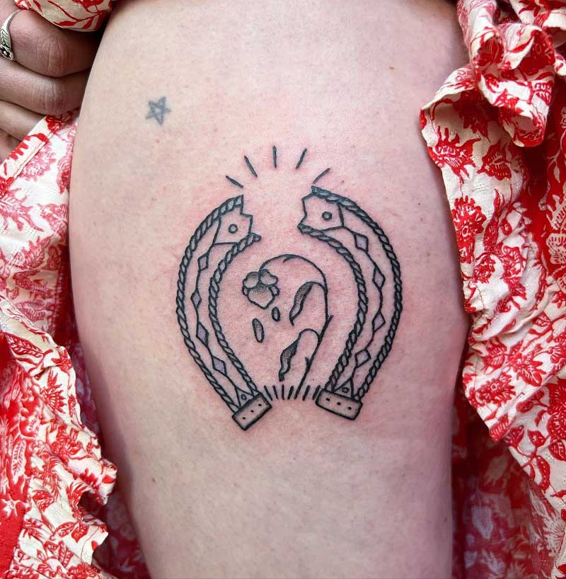 broken-horseshoe-tattoo-2