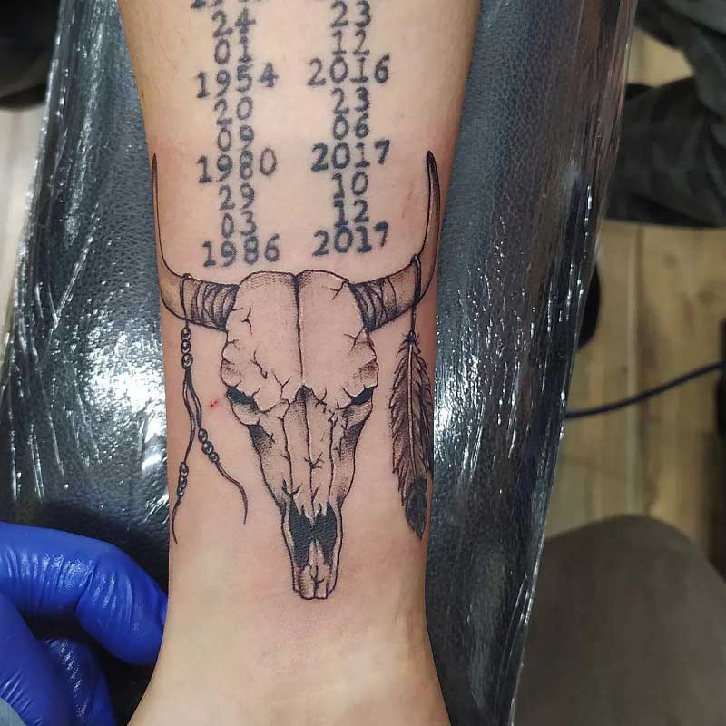 bull-skull-feathers-tattoo-3