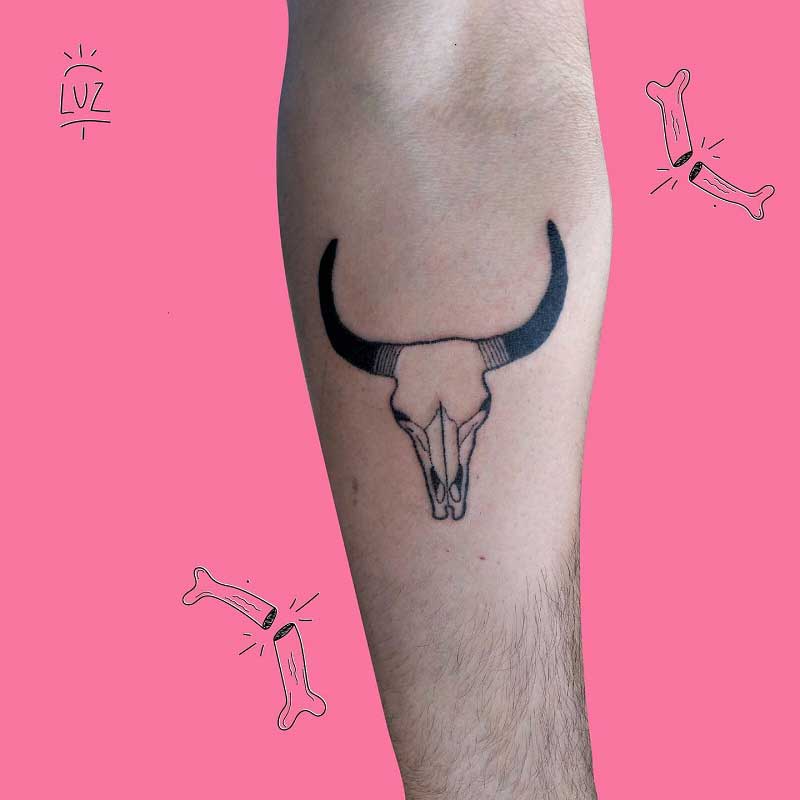 bull-skull-hand-tattoo-1