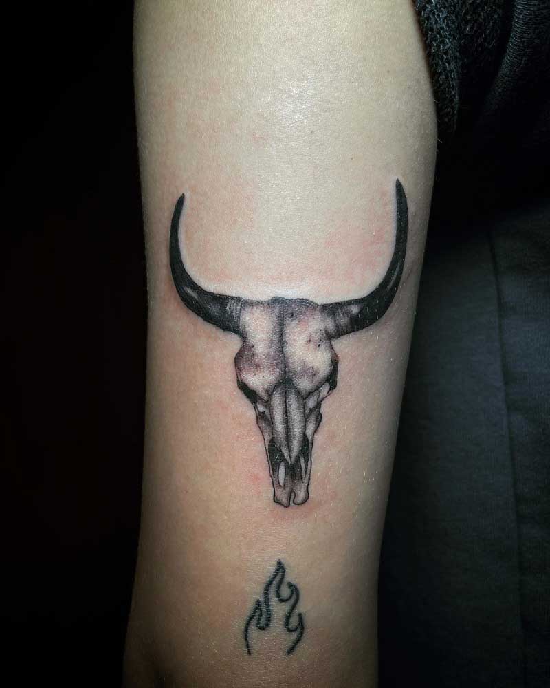 bull-skull-outline-tattoo-2