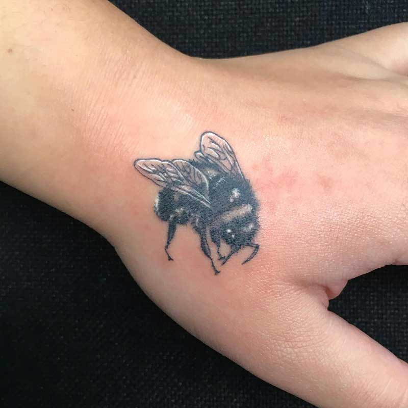 bumble-bee-finger-tattoo-1