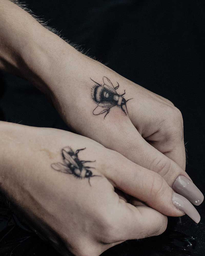 bumble-bee-finger-tattoo-2