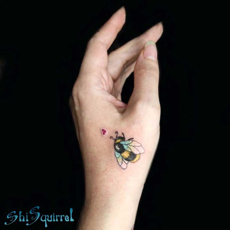bumble-bee-finger-tattoo-3