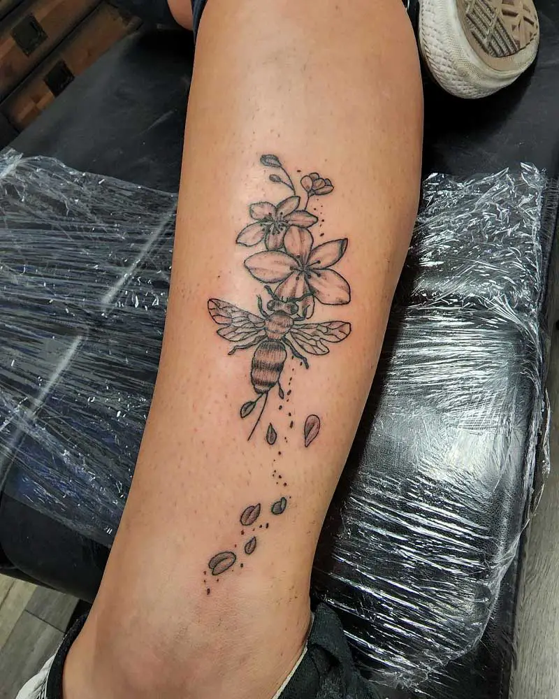 bumble-bee-flower-tattoo-3