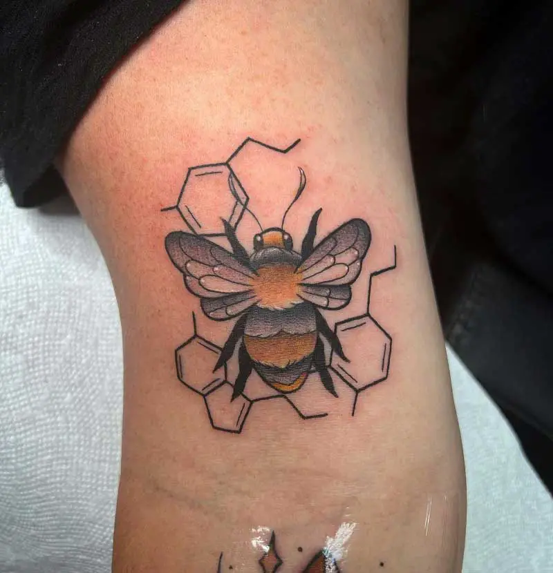 bumble-bee-honeycomb-tattoo-1