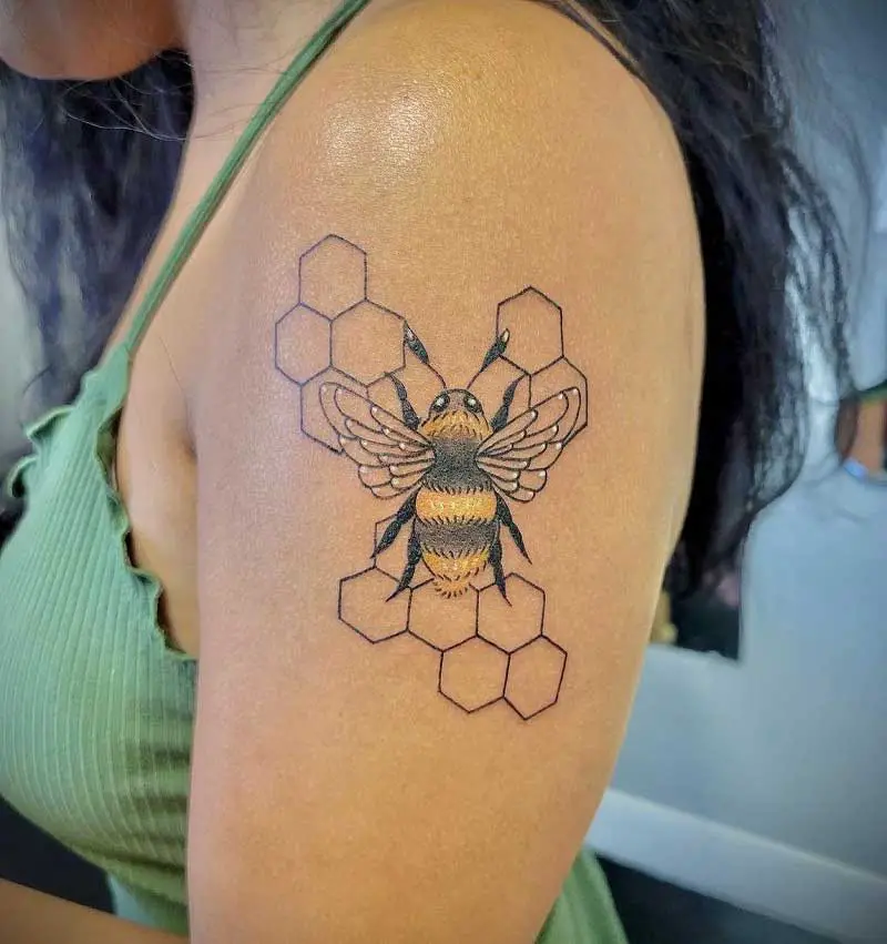 bumble-bee-honeycomb-tattoo-3
