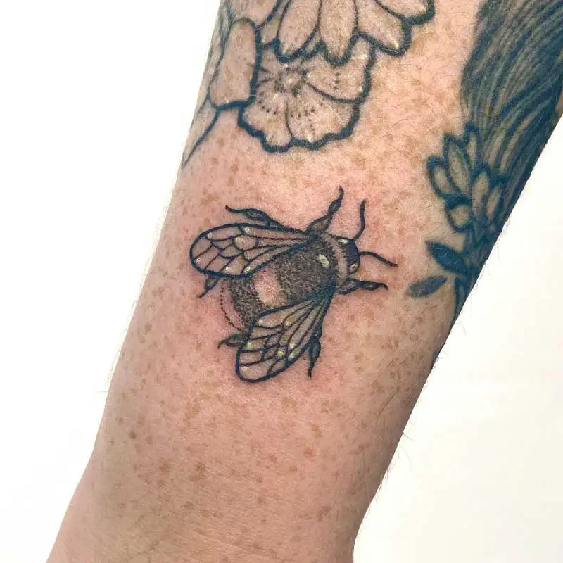 bumble-bee-mandala-tattoo-1
