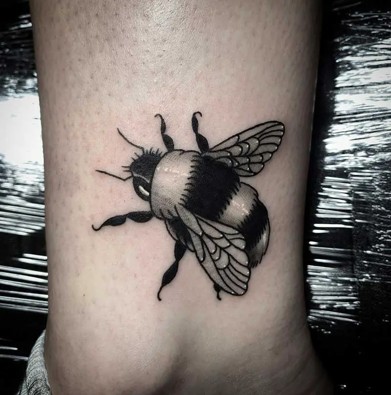 bumble-bee-tattoo-flash-3
