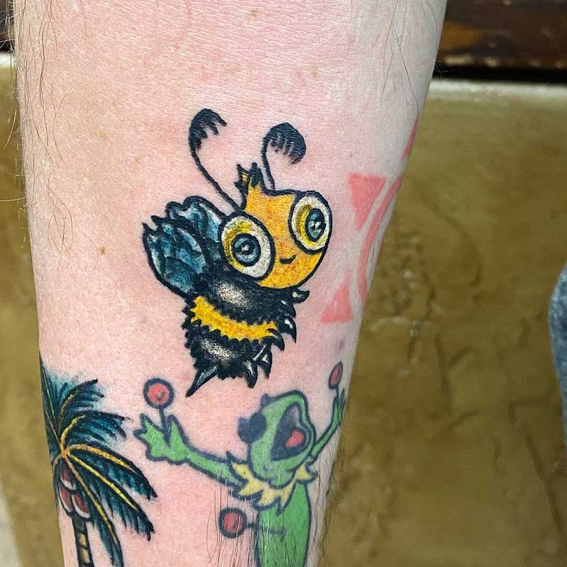 cartoon-queen-bee-tattoo--2