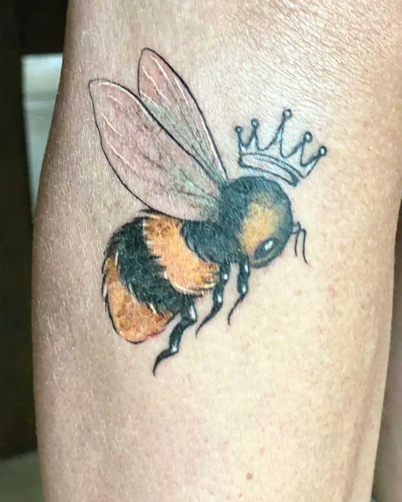 cartoon-queen-bee-tattoo--3