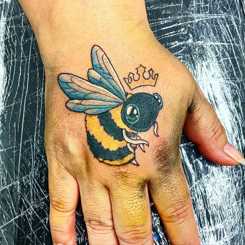 cartoon-queen-bee-tattoo--5