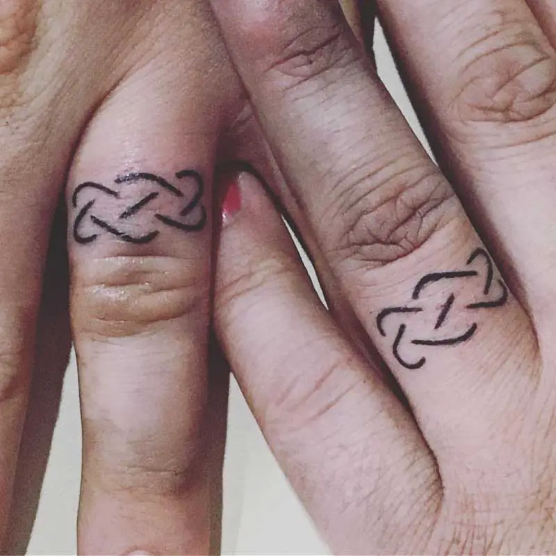 dainty-wedding-ring-tattoo--1