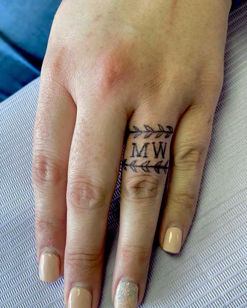 dainty-wedding-ring-tattoo--2