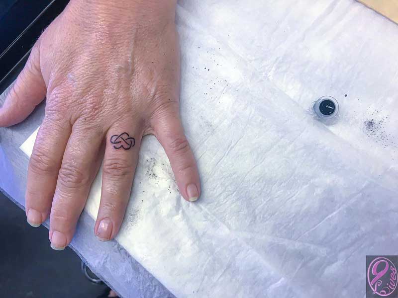 dainty-wedding-ring-tattoo--3