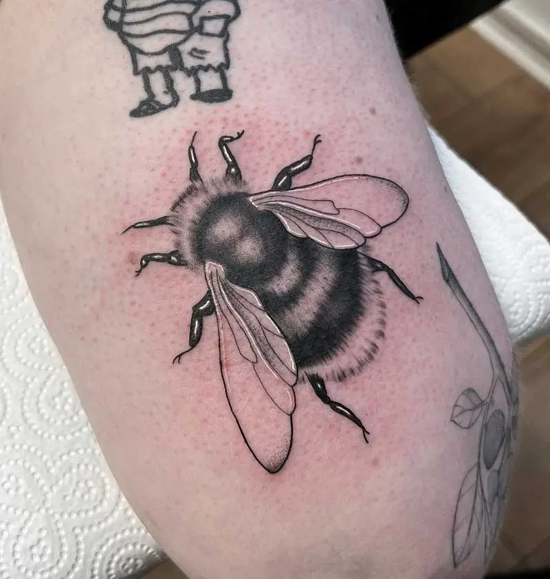 detailed-bumble-bee-tattoo-1