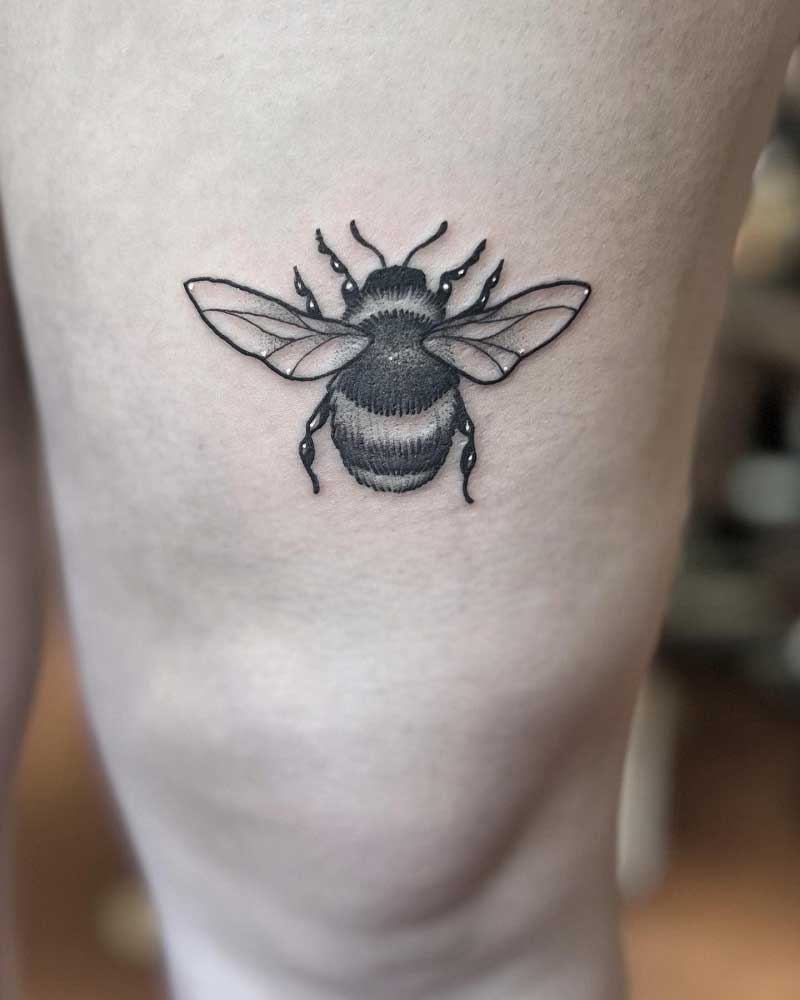 detailed-bumble-bee-tattoo-2