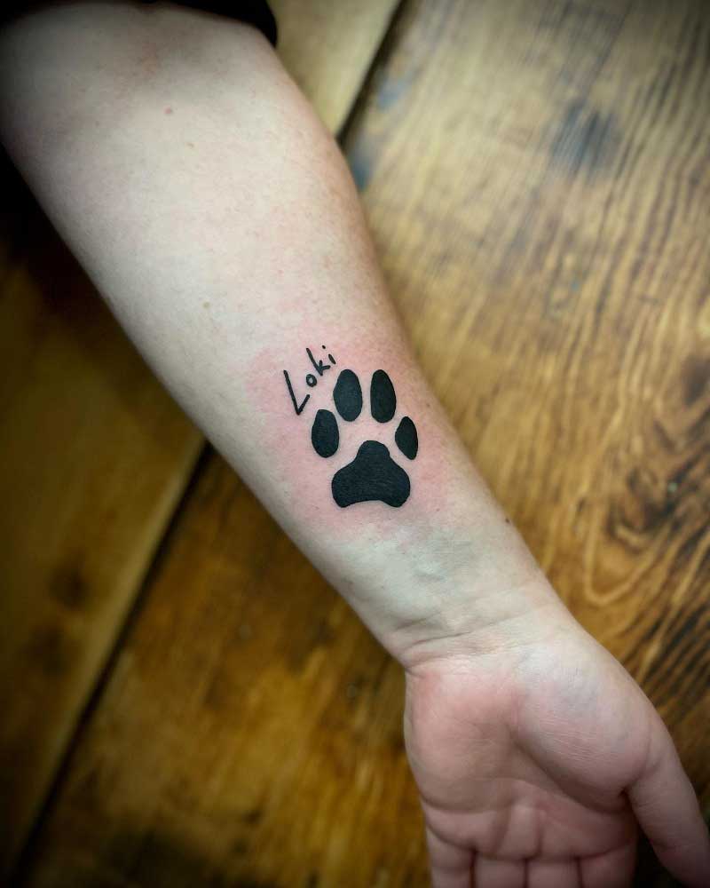 dog-paw-tattoo-wrist--1