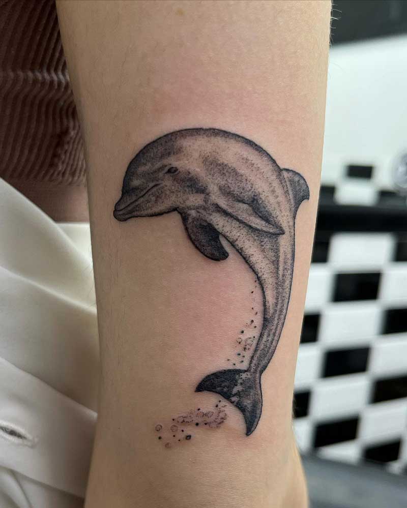 dolphin-tramp-stamp-tattoo-2