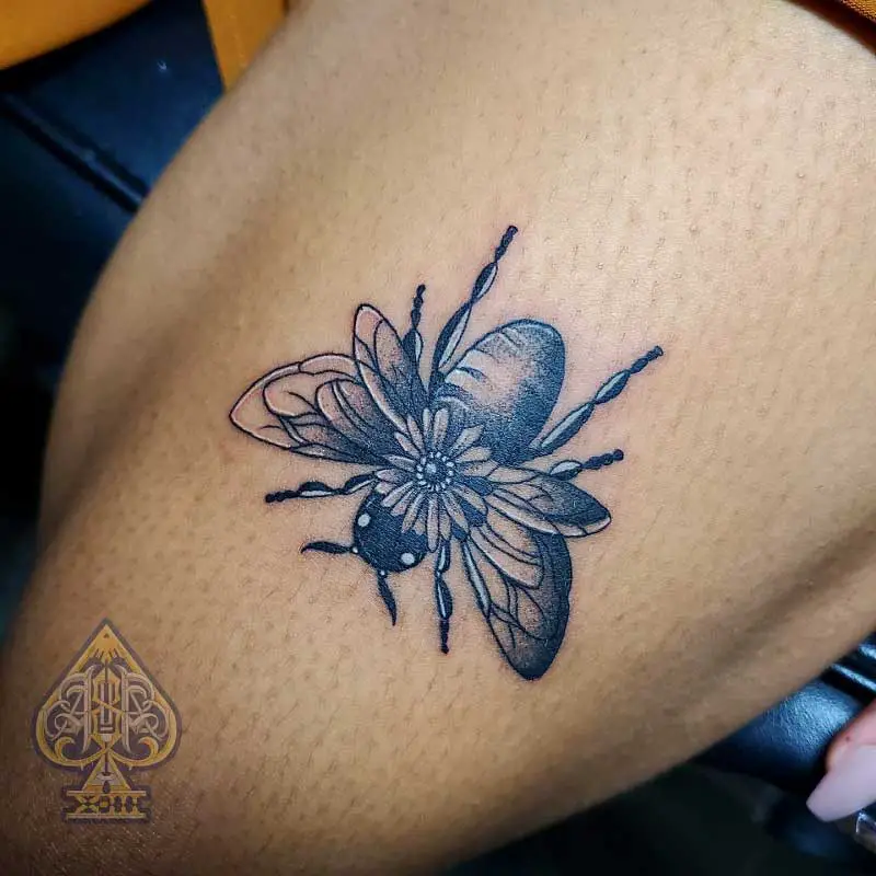 faceted-honey-bee-tattoo-1