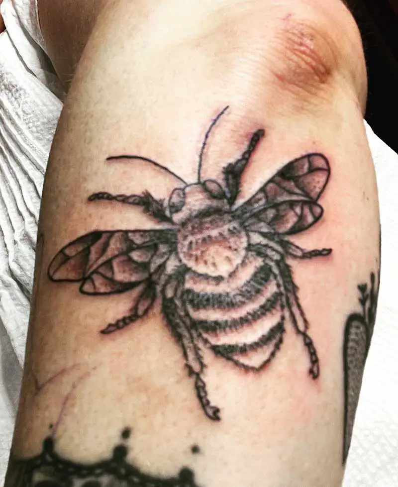 fat-bumble-bee-tattoo-3