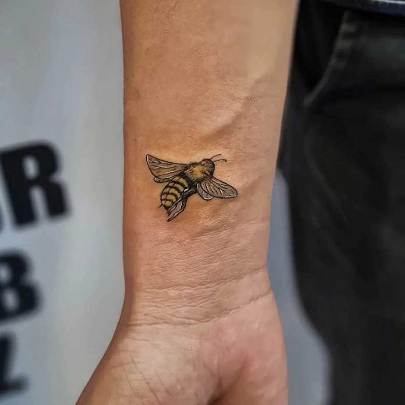 fine-line-honey-bee-tattoo-1