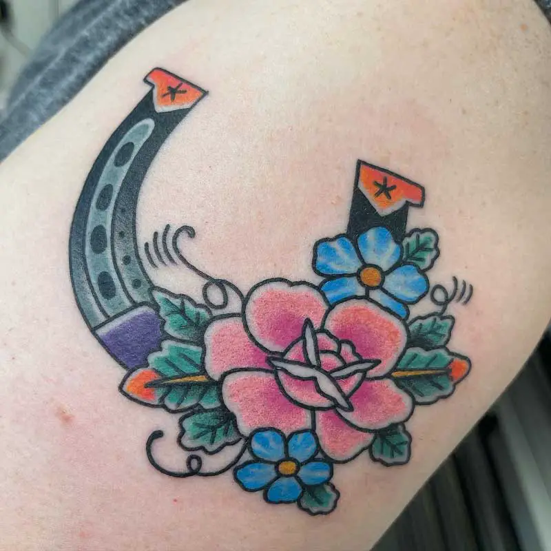 flower-horseshoe-tattoo-3