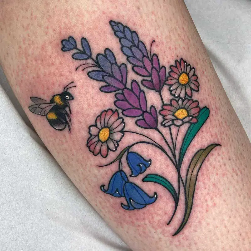 flying-bumble-bee-tattoo-3