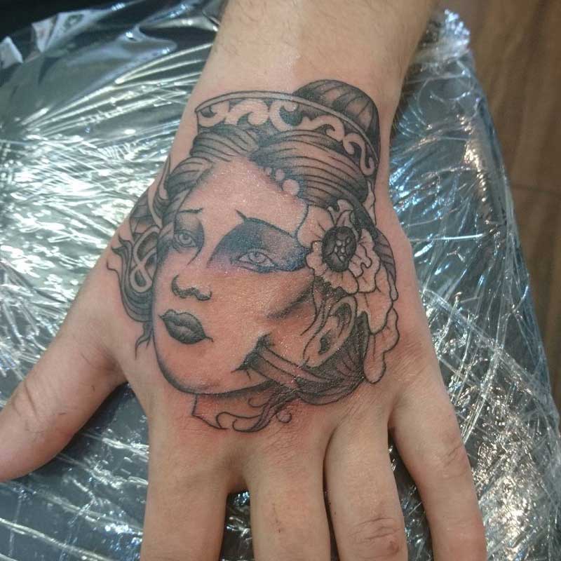 geisha-hand-tattoo-2