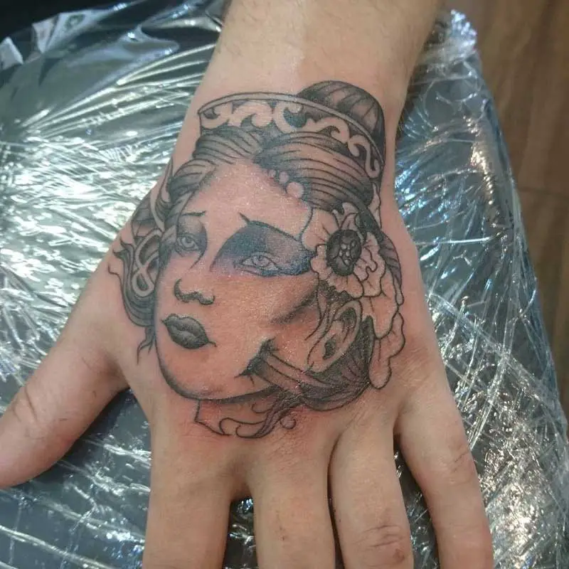 geisha-hand-tattoo-2