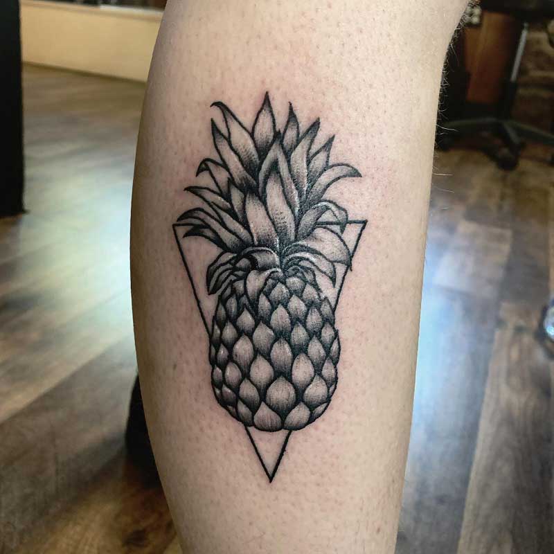 geometric-pineapple-tattoo-1