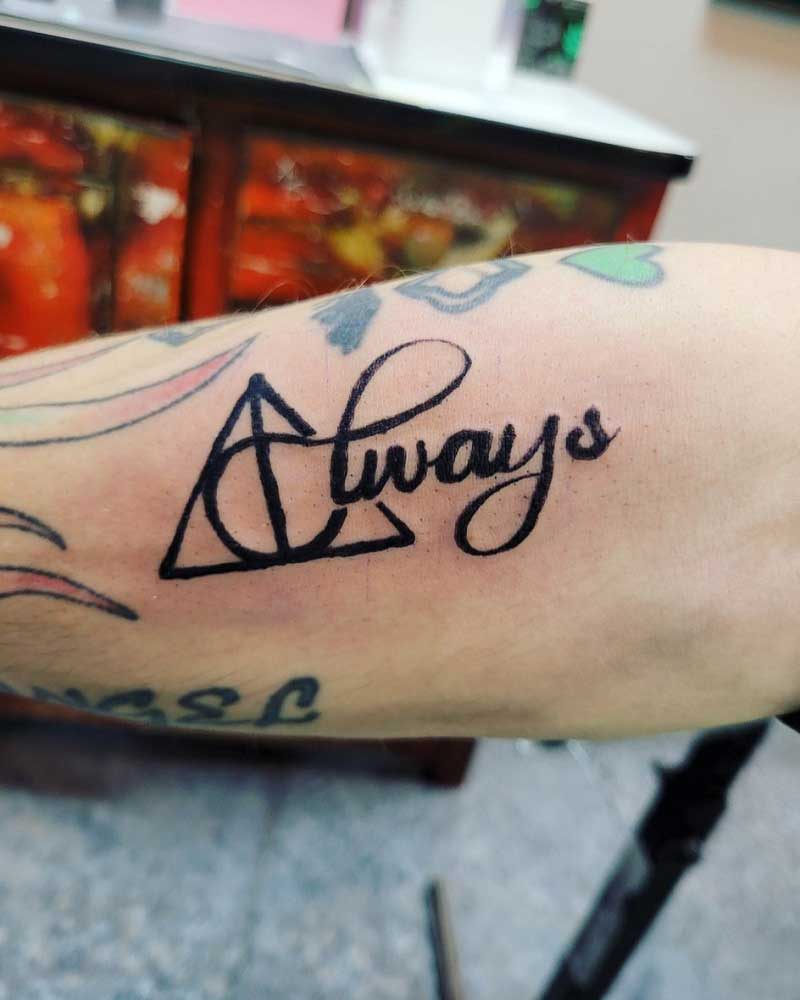 Harry Potter Deathly Hallows Tattoo with Always  Sempre tatuagem  Tatuagens harry Tatuagem de triângulo