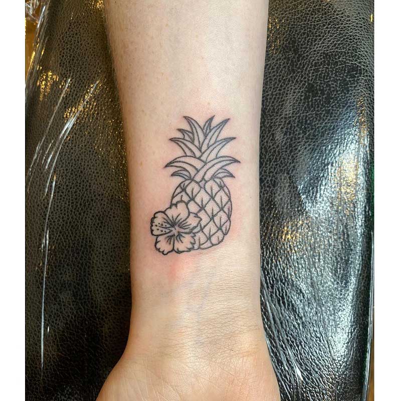 hawaiian-tribal-pineapple-tattoo-1
