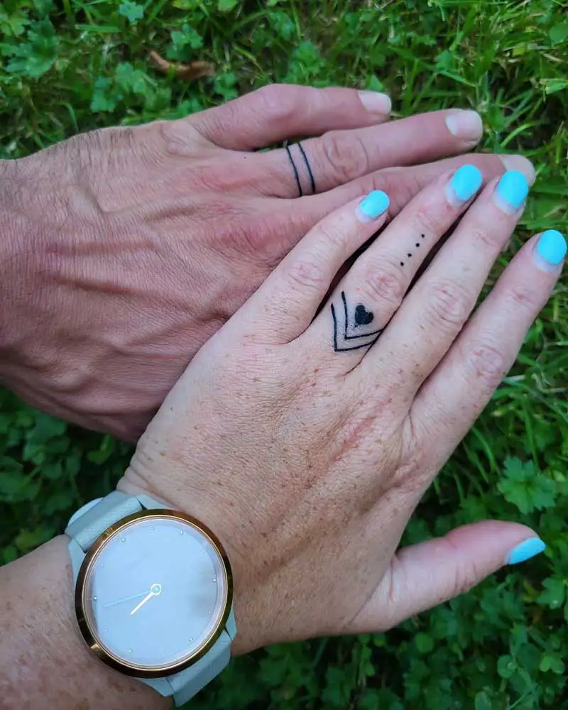 heart-wedding-ring-tattoos--2
