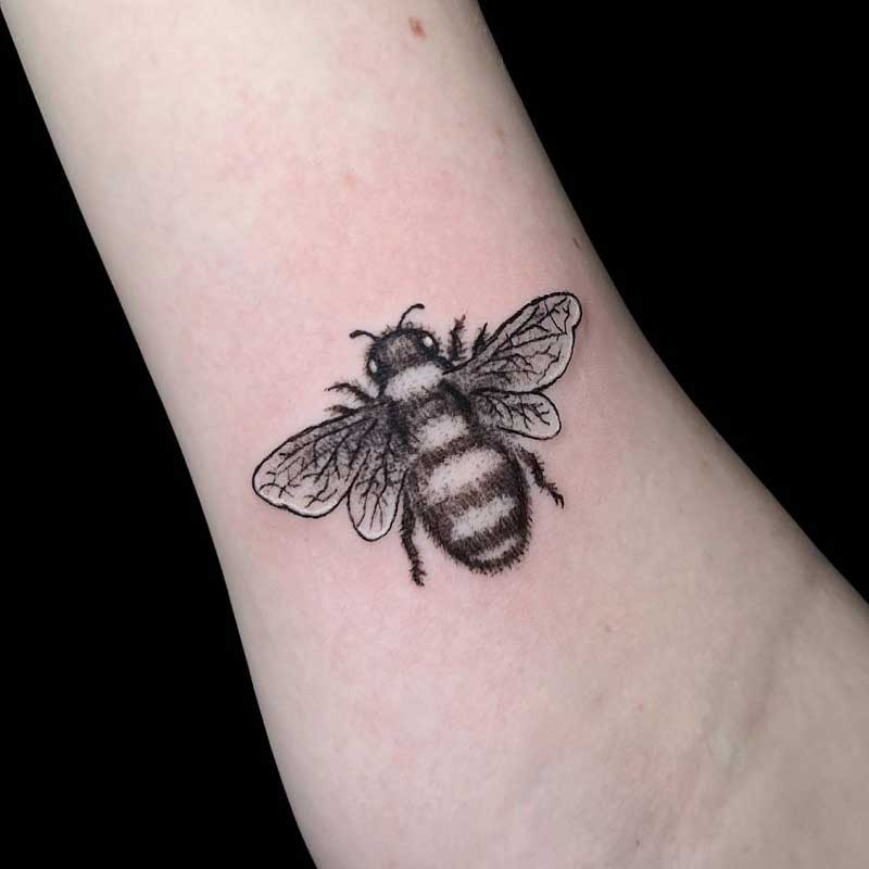honey-bee-dainty-tattoo-2