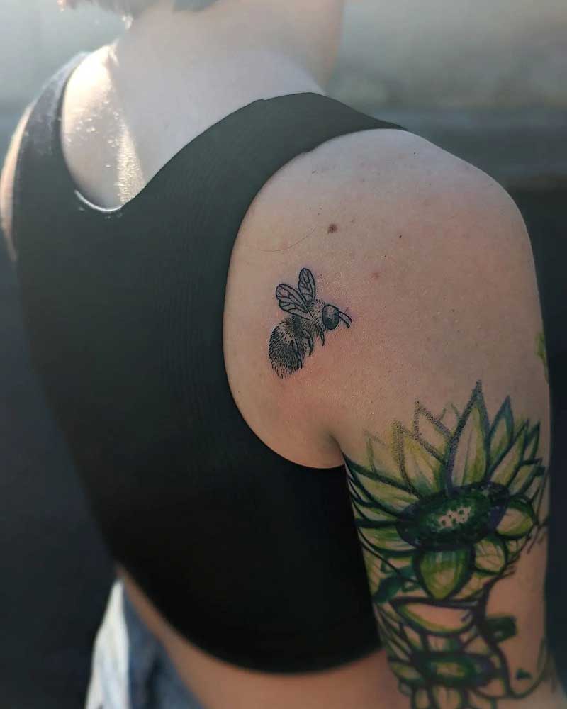 honey-bee-illustration-tattoo-3