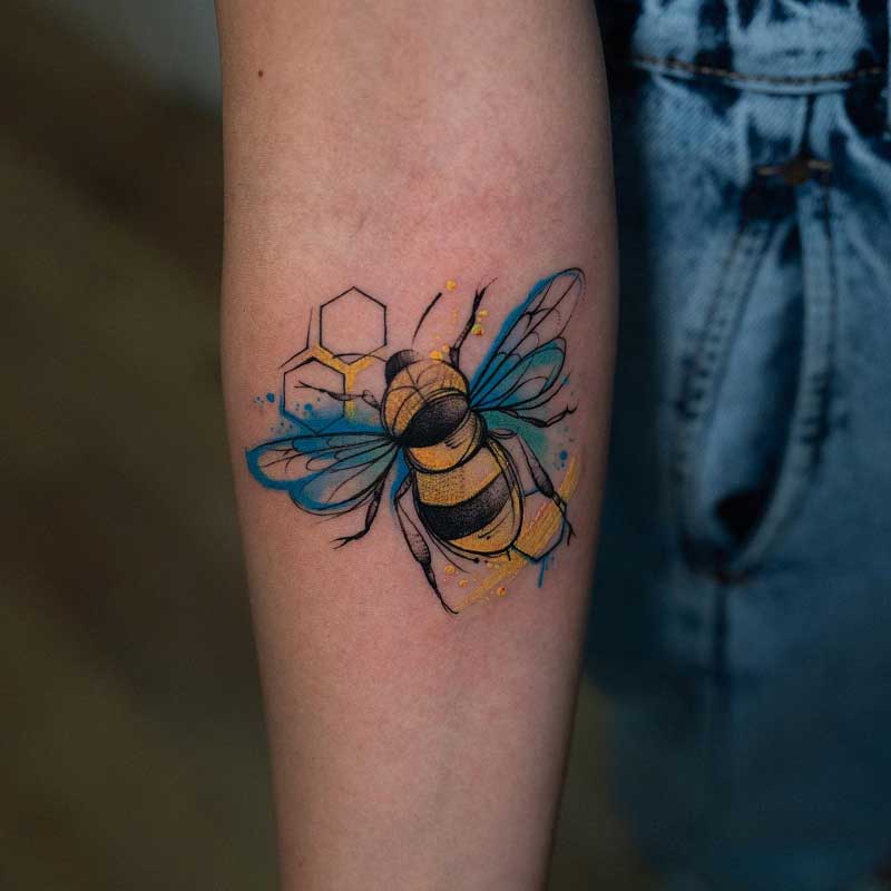 honeycomb-queen-bee-tattoo-3