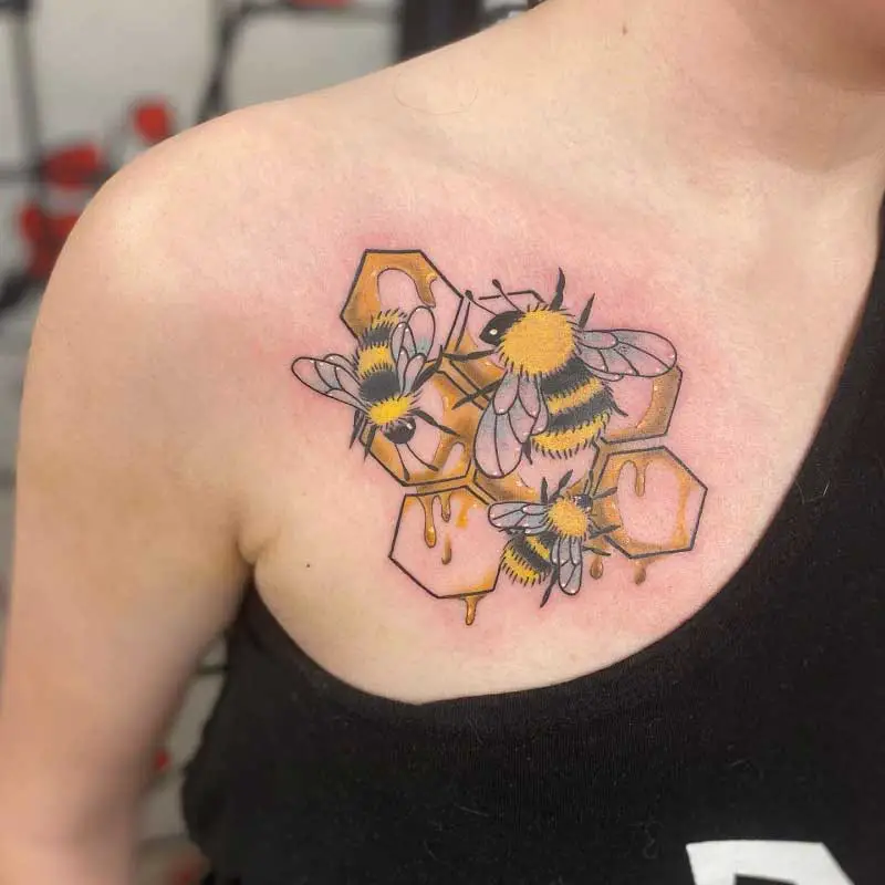 honeycomb-queen-bee-tattoo-5