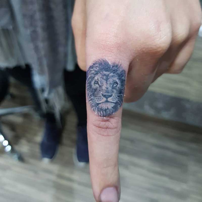 lion-wedding-ring-tattoo-2