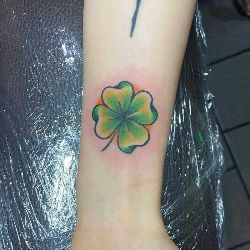 little-shamrock-tattoo-2