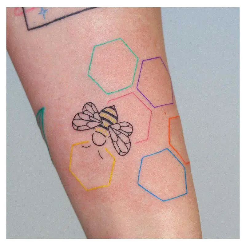 minimalist-bumble-bee-tattoo-1