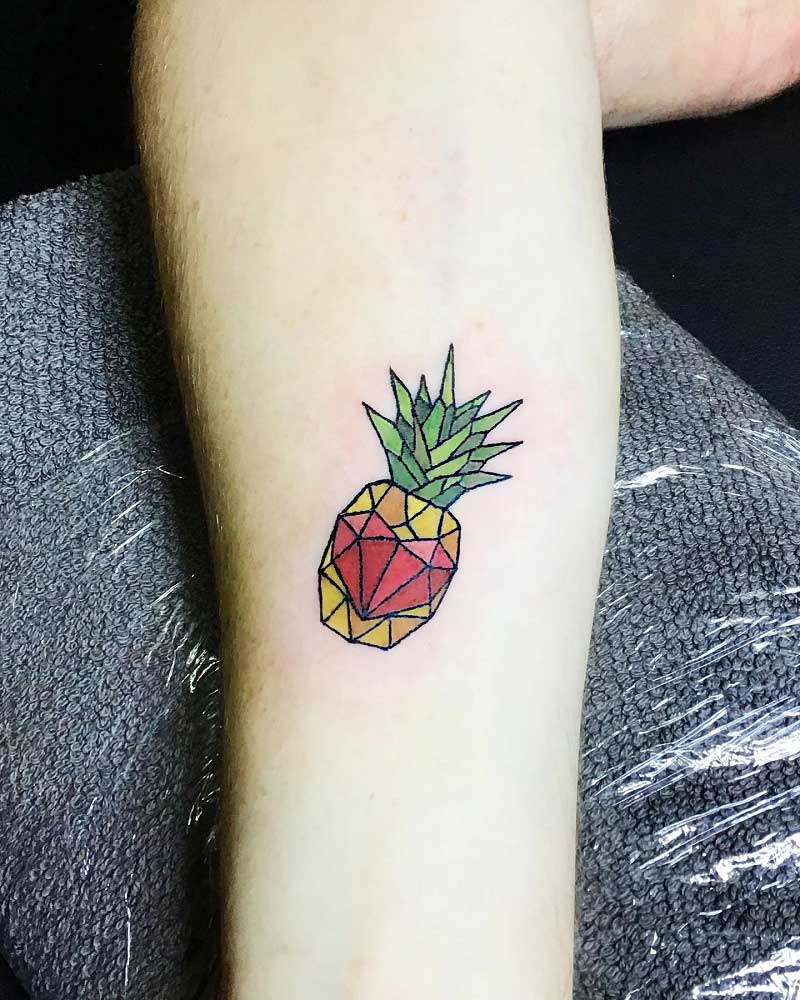 minimalist-pineapple-tattoo-1