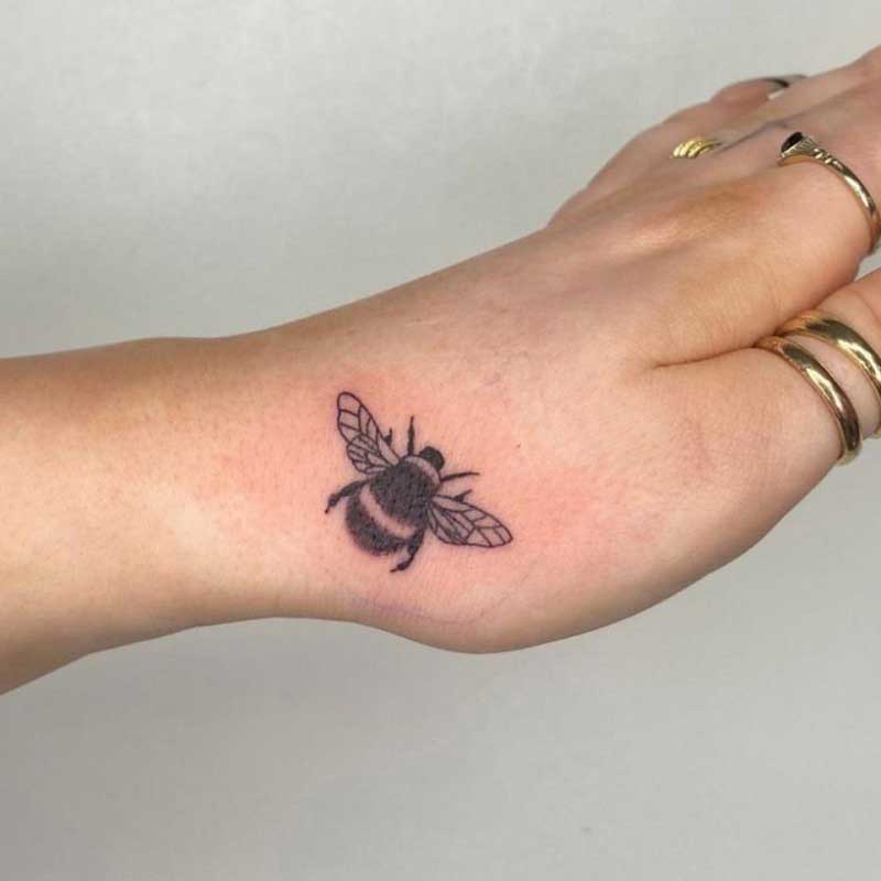 minimalist-queen-bee-tattoo--3