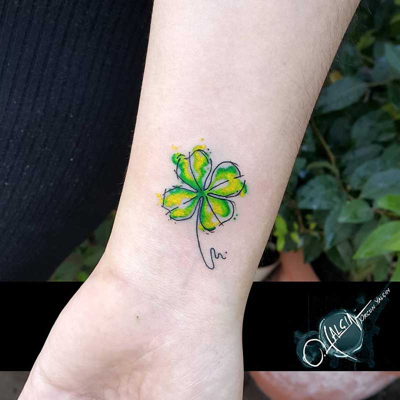 minimalist-shamrock-tattoo-3