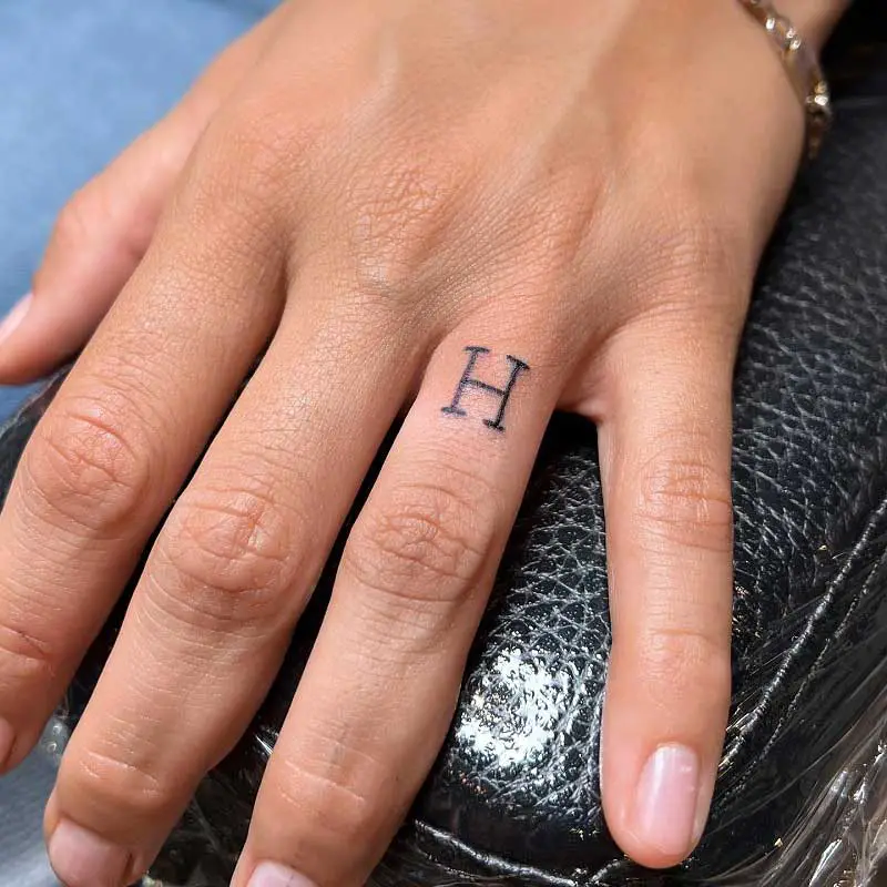 name-wedding-ring-tattoos--2