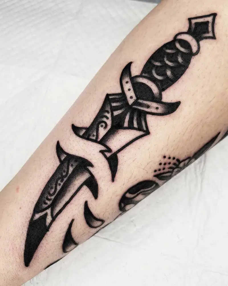 old-school-dagger-tattoo-1