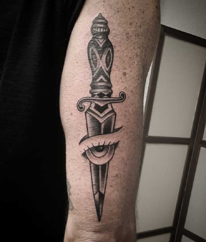 old-school-dagger-tattoo-3