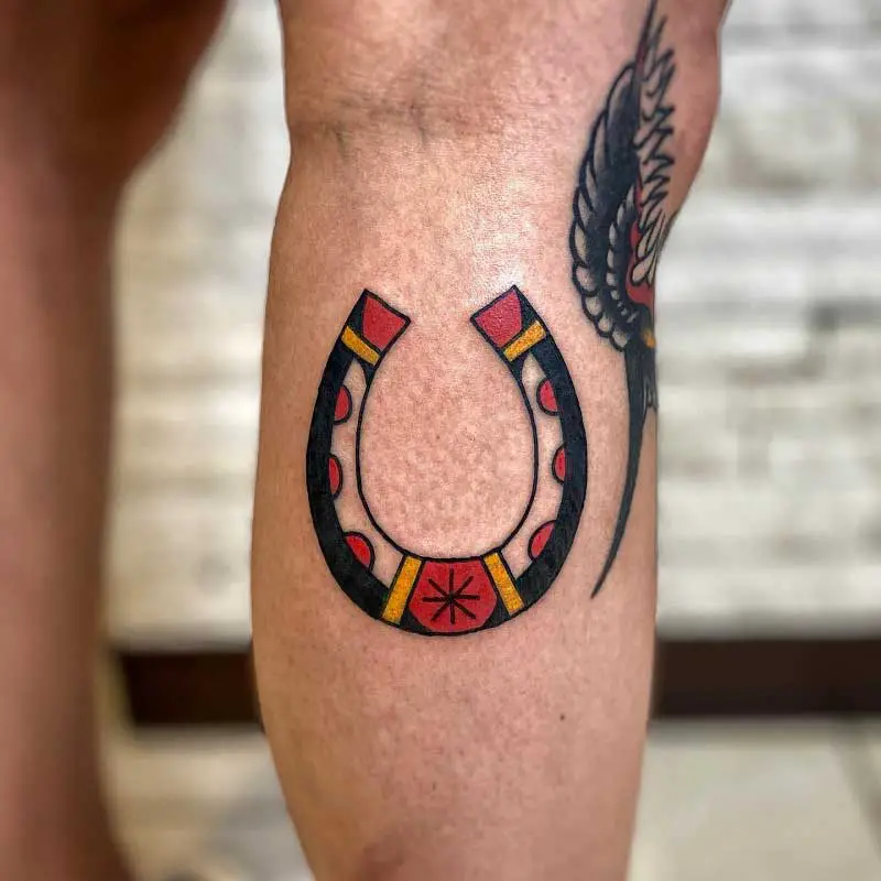 old-school-horseshoe-tattoo-2