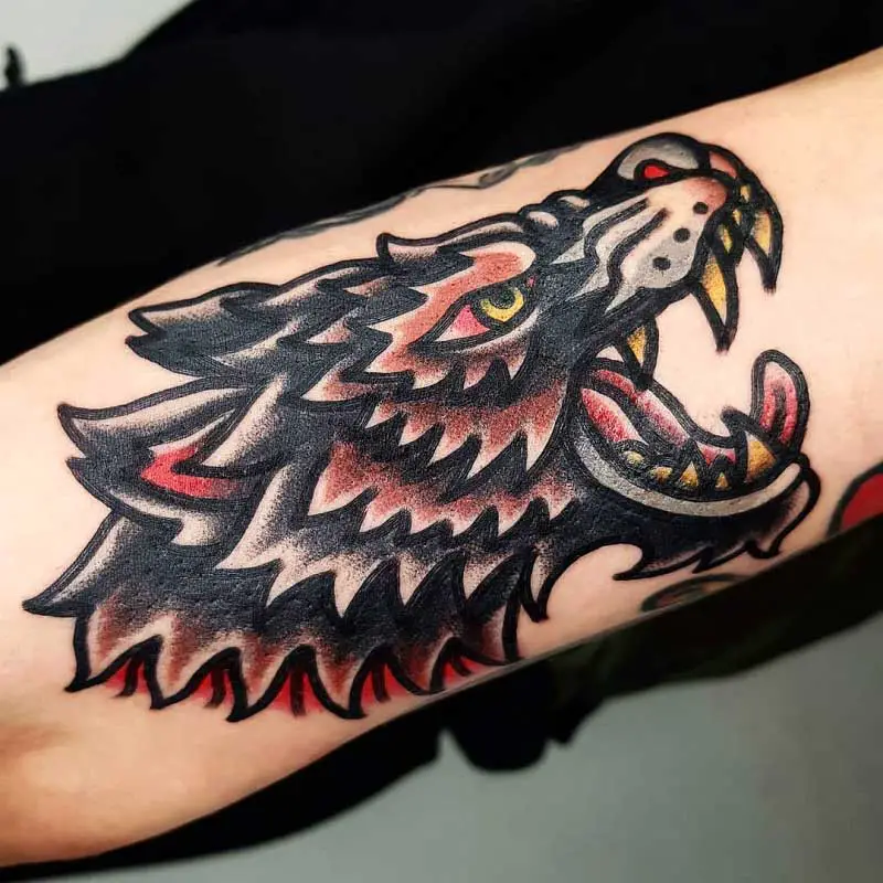 old-school-traditional-wolf-tattoo-2