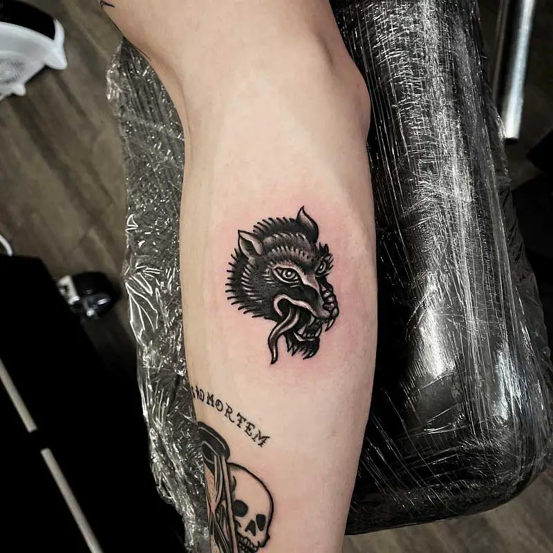 old-school-traditional-wolf-tattoo-4