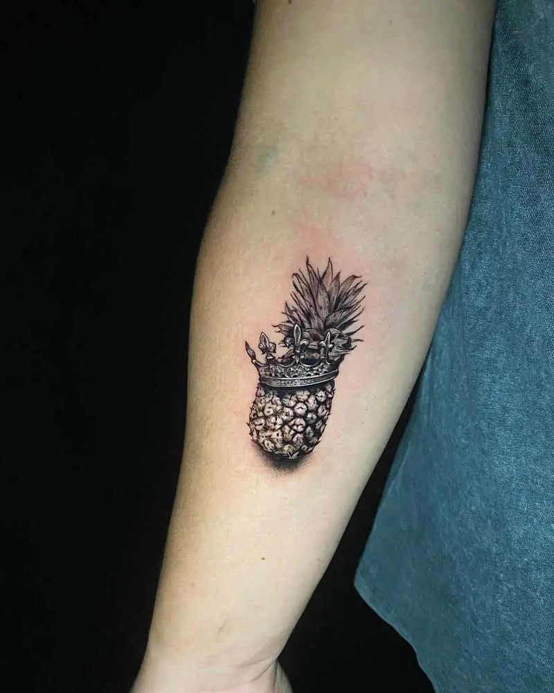 pineapple-crown-tattoo-1